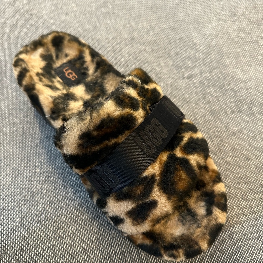 Ugg Women's Fluffita Panther size 9